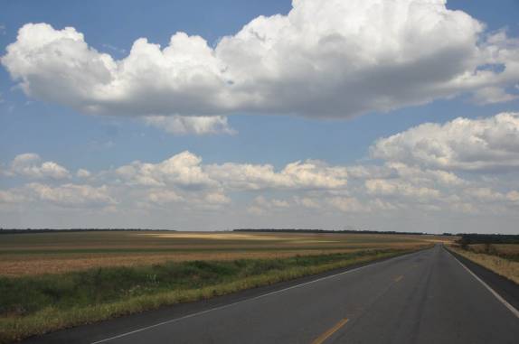 Atravessando as planícies e enormes fazendas de Mato Grosso